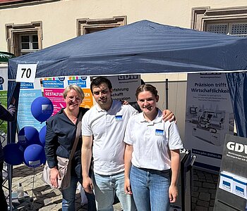 GDW Team vor dem Infostand auf der Ausbildungsbörse