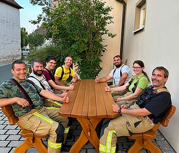 Sitzmöbel und Tisch für die Freiwillige Feuerwehr Schauerheim Aktive der Freiwilligen Feuerwehr Schauerheim