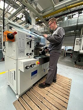 GDW-Drehmaschinen bei Opel Ausbildung mit GDW Drehmaschinen